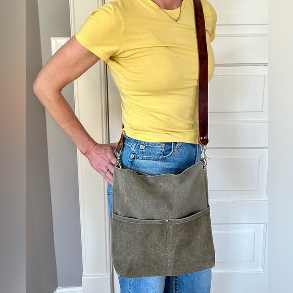 Independent Reign Bags Independent Reign Bucket Hobo Bag With Convertible Straps Poshmark